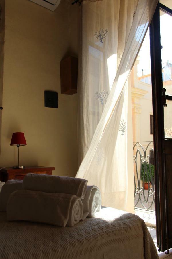 Sant Efisio Host Hotel Cagliari Buitenkant foto