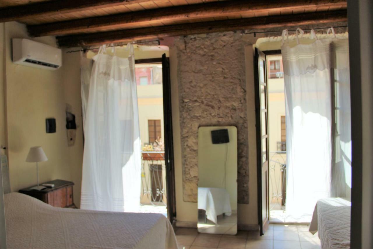 Sant Efisio Host Hotel Cagliari Buitenkant foto